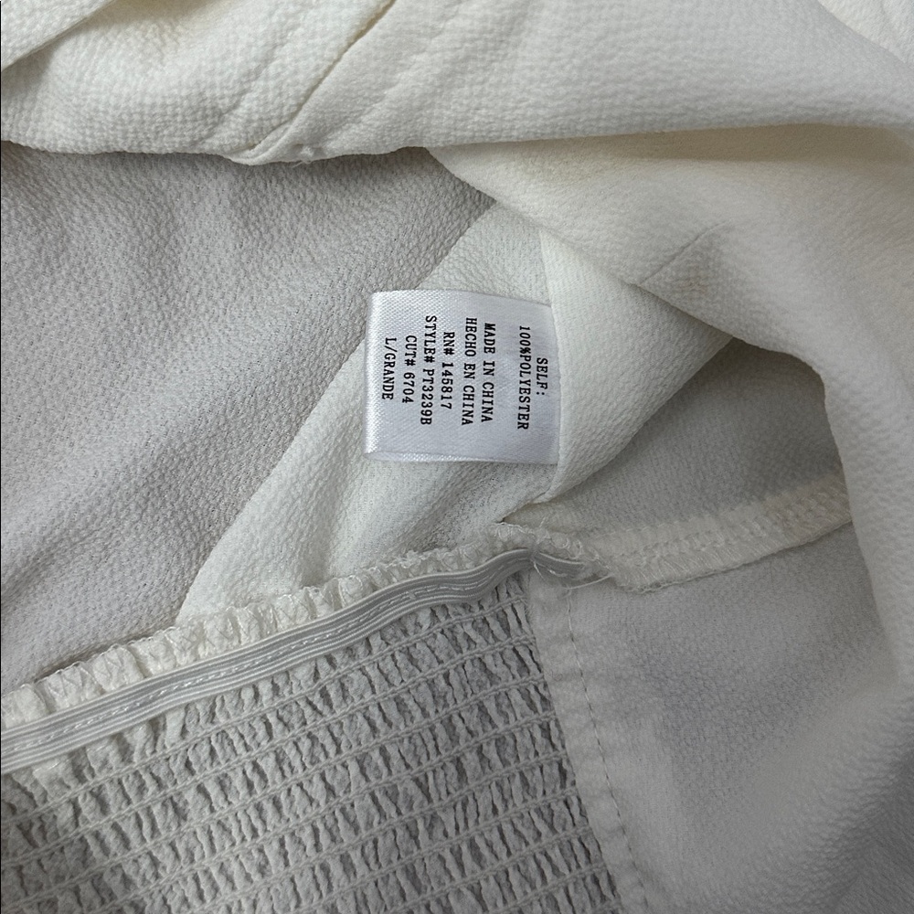 New without tags Privy White Button-Up Blouse - Picture 4 of 6